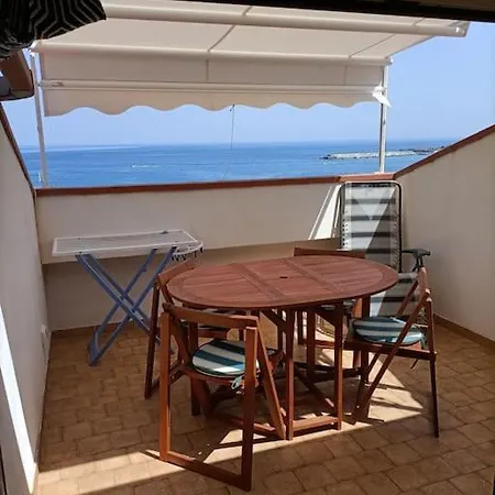 Mansarda Baia Con Vista Mare Giardini Naxos